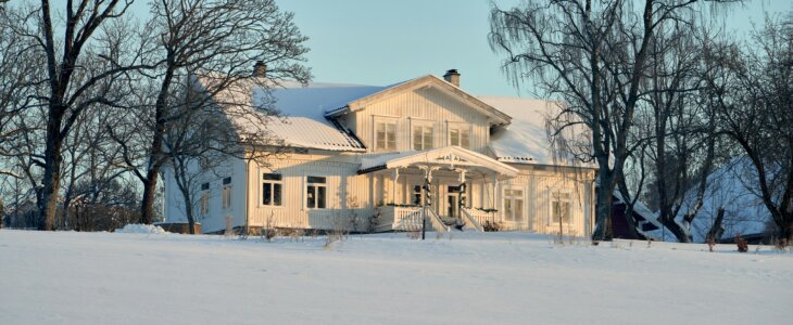 farmhouse in snow